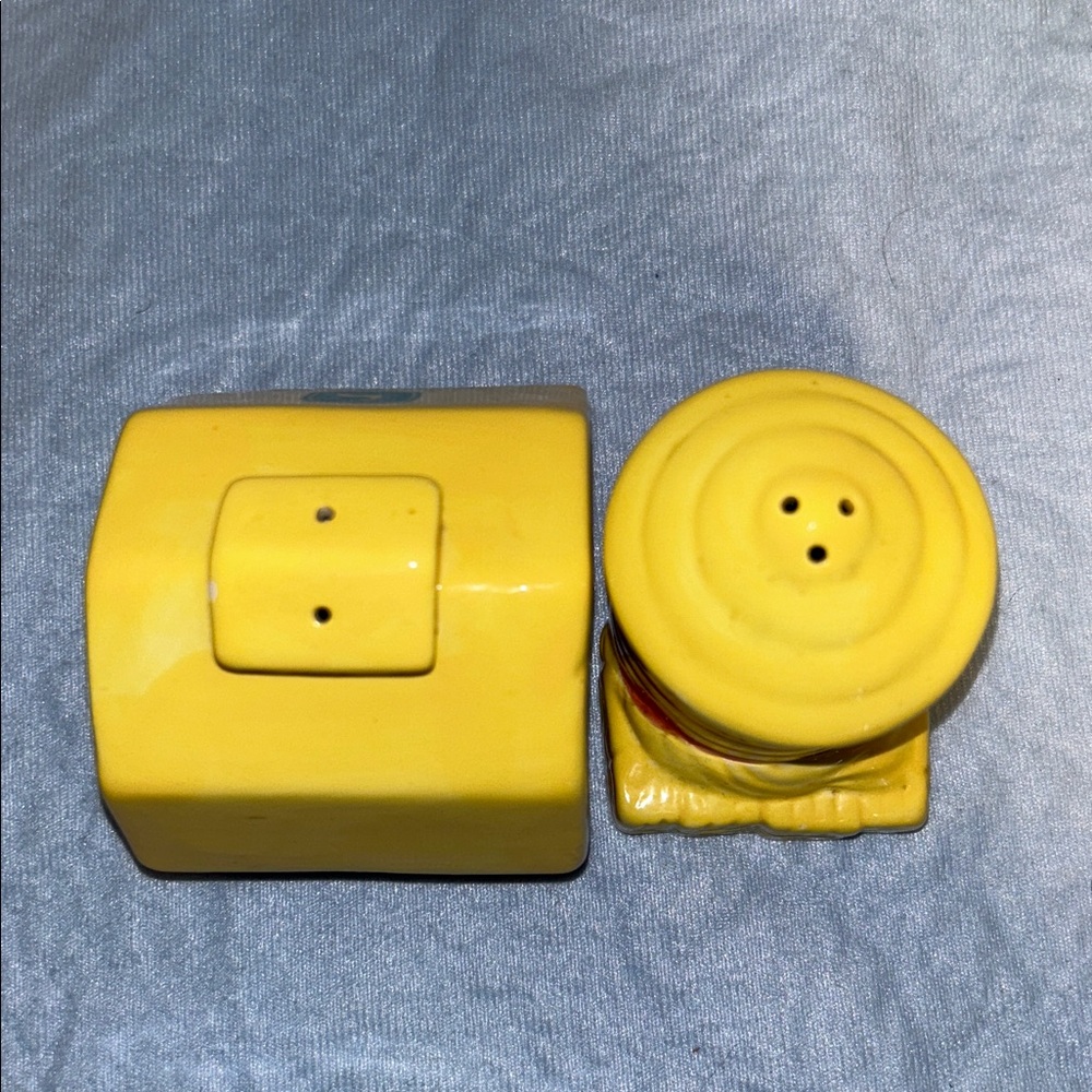 2002 Gibson The John Deere 'On The Farm' Ceramic Salt & Pepper Shaker Set - Picture 10 of 14